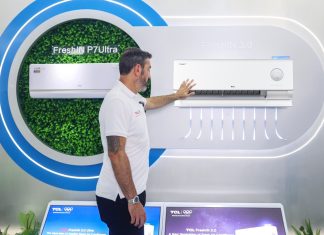 أسطورة أرسنال روبرت بيريس يزور منشأة تي سي أل الذكية لتصنيع أجهزة التكييف ويختبر تجربة الهواء الذكي والصحي